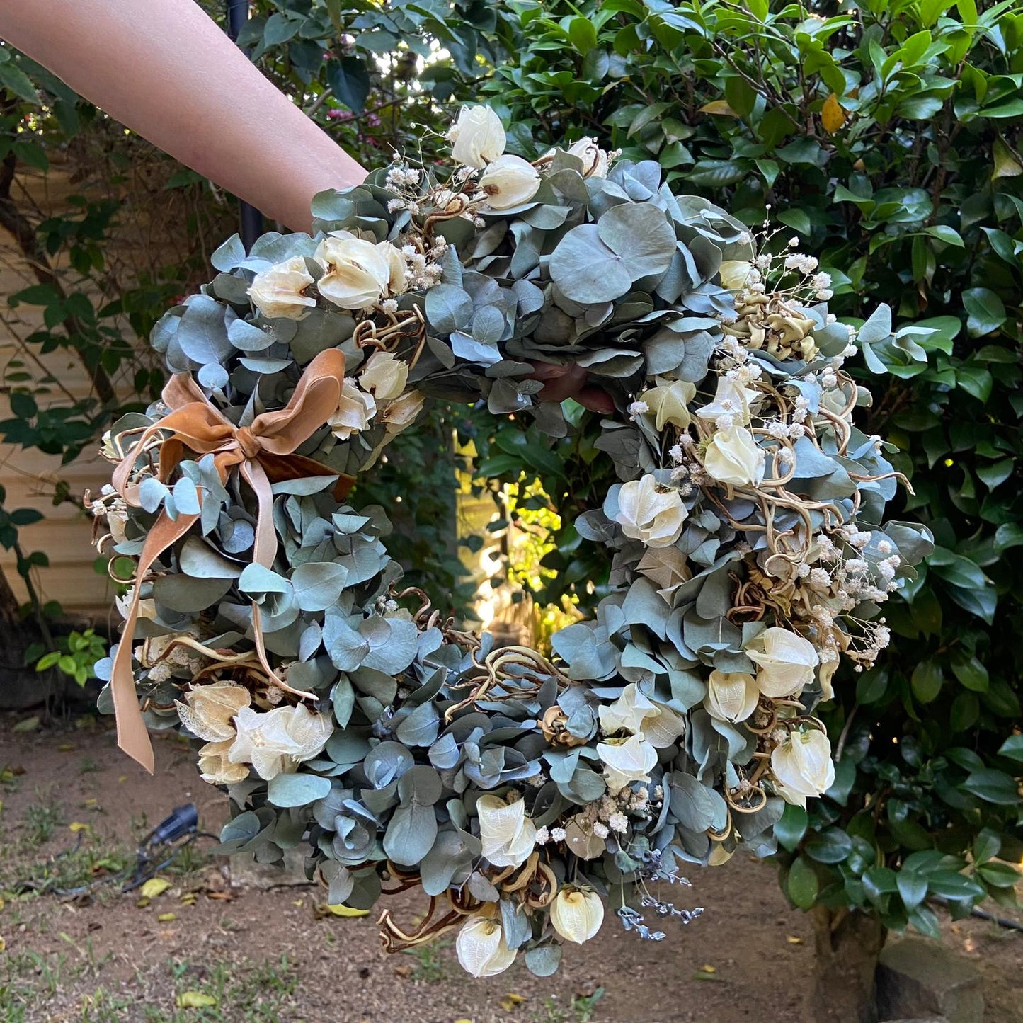 Guirlanda de Eucalipto e Bouganville com Fita de Veludo