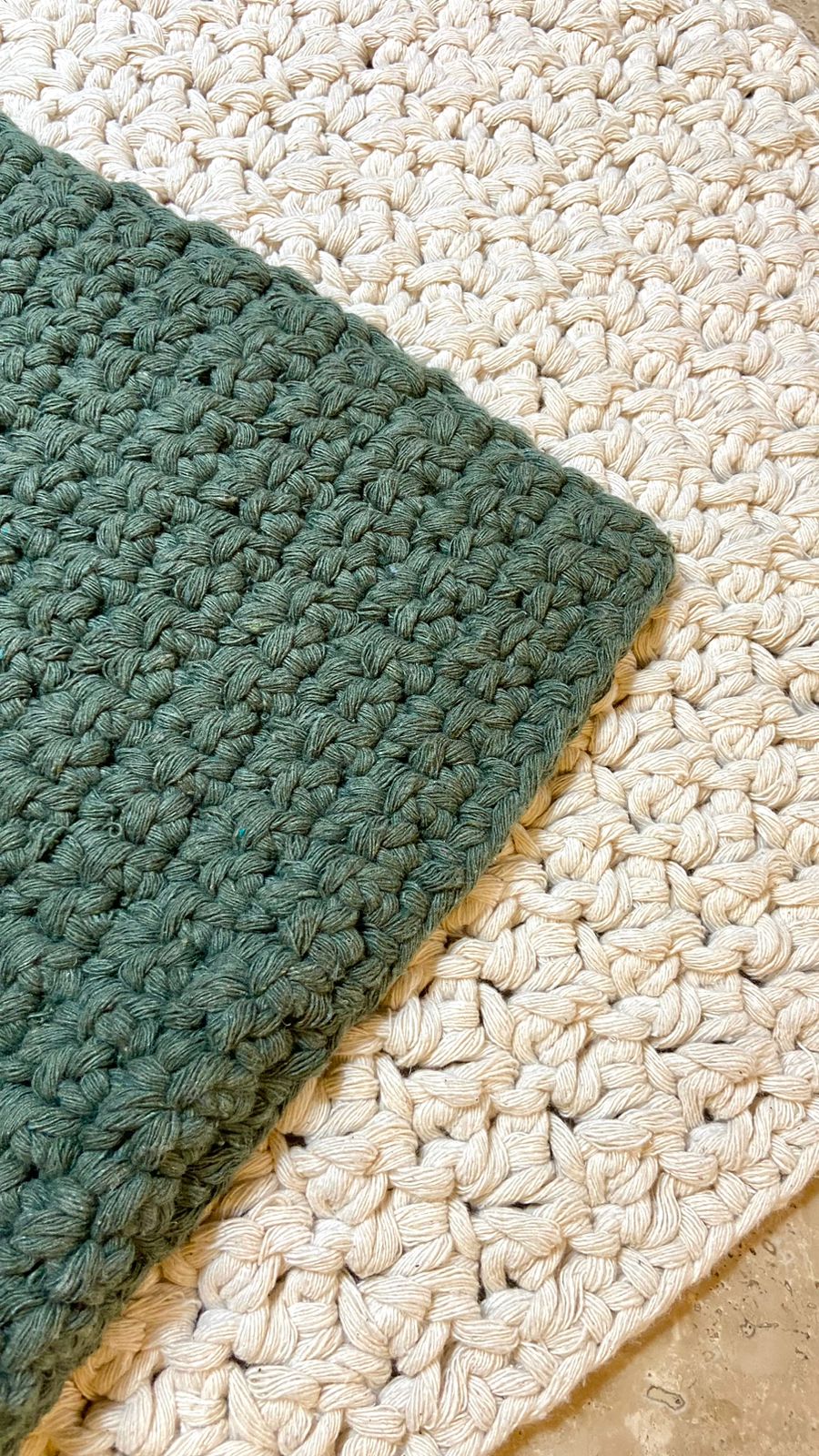 Tapete Retangular de Crochê com Fio de Macramê