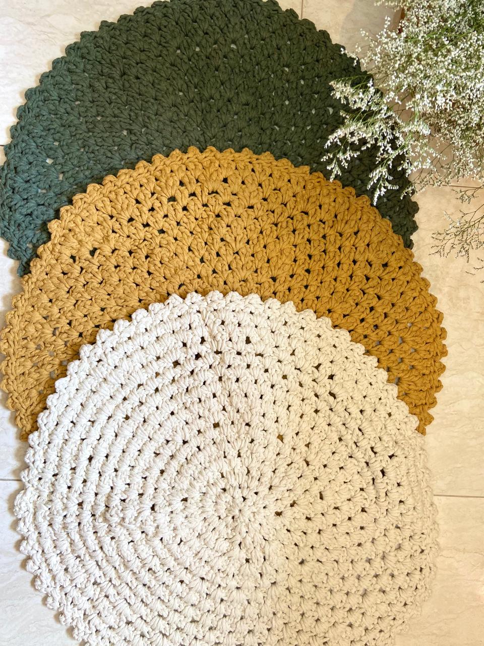 Tapete Redondo de Crochê com Fio de Macramê – Feito à Mão
